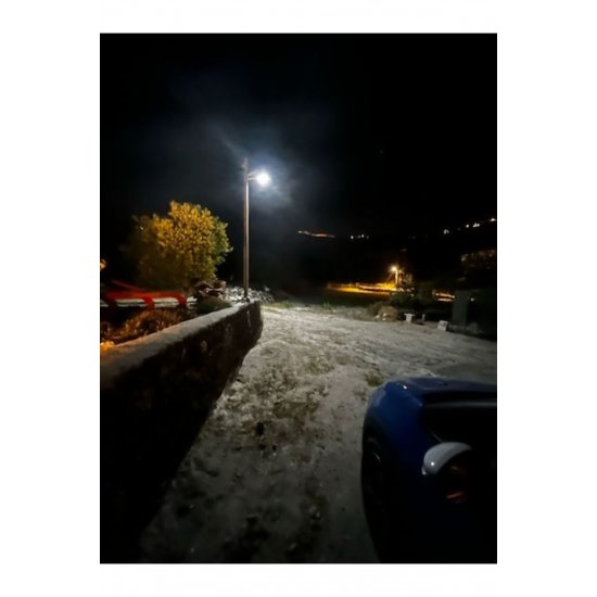 Ηλιακό φωτιστικό δρόμου 400W ψυχρό λευκό 6500K με τηλεχειριστήριο IP66 39,5cmx21cmx5cmcm